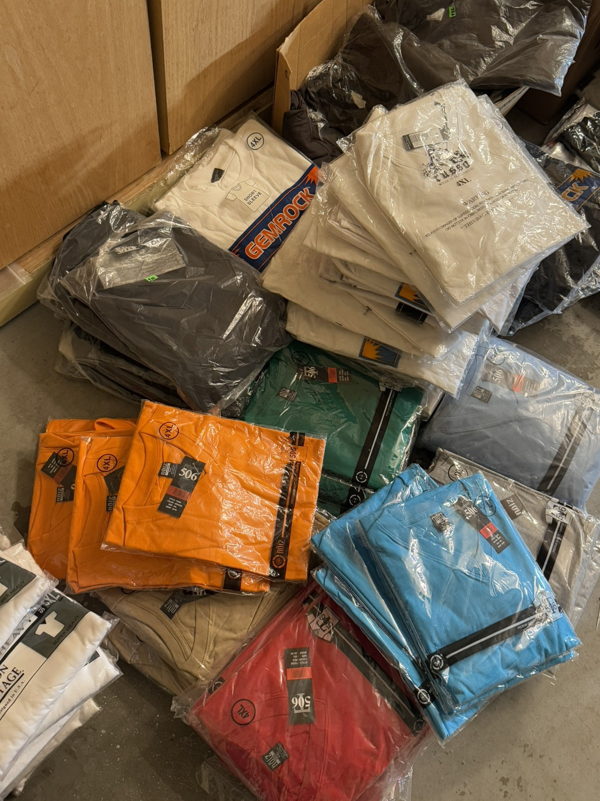 Lot Of 1000 Plain Quality T-shirts/v-neck + 200 A-shirt + 200 Durag