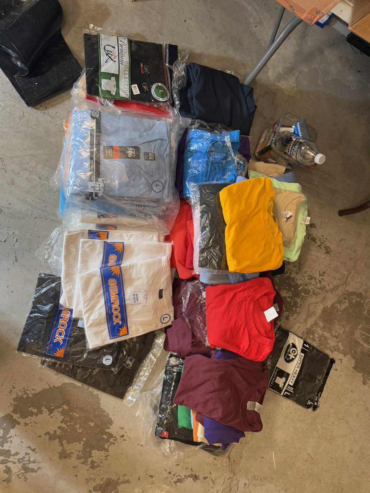 Lot Of 1000 Plain Quality T-shirts/v-neck + 200 A-shirt + 200 Durag