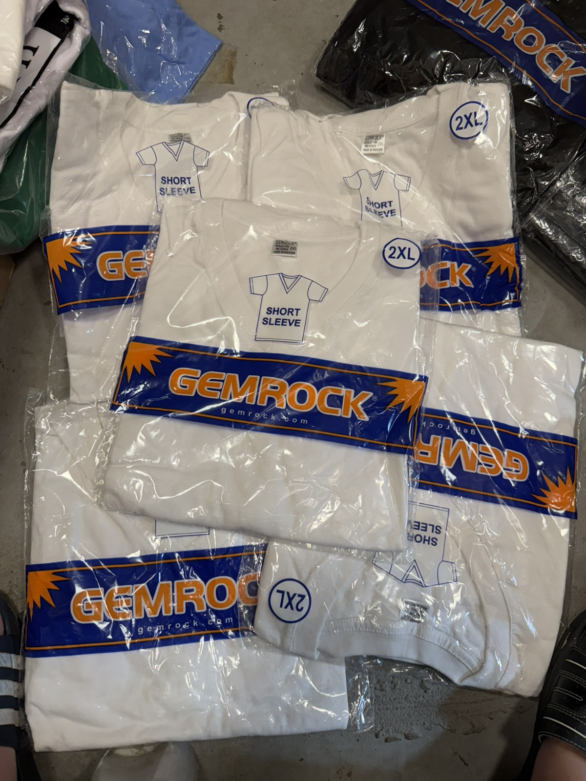Lot Of 1000 Plain Quality T-shirts/v-neck + 200 A-shirt + 200 Durag