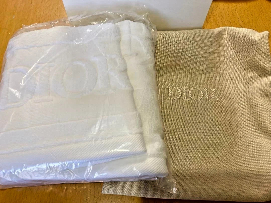 2025 Christian Dior novelty pouch & 2 towels Authentic NEW GIFT