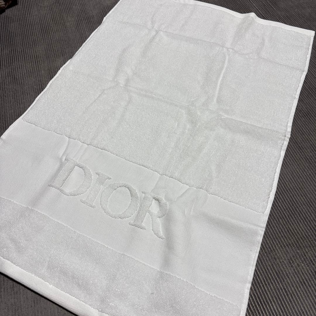 2025 Christian Dior novelty pouch & 2 towels Authentic NEW GIFT