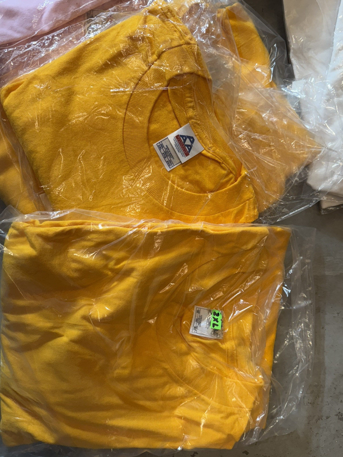 Lot Of 1000 Plain Quality T-shirts/v-neck + 200 A-shirt + 200 Durag