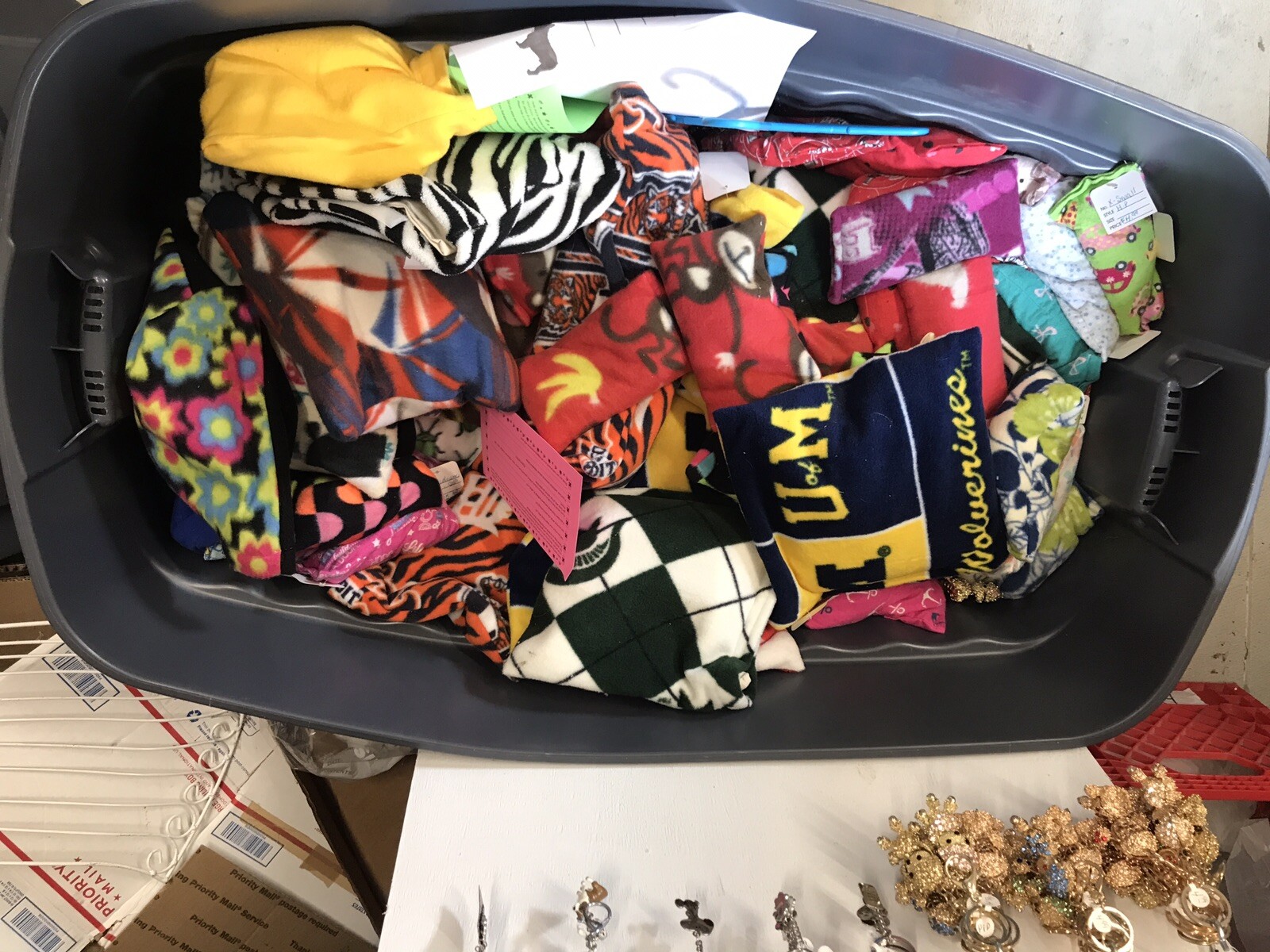 Liquidating online pet supplies store