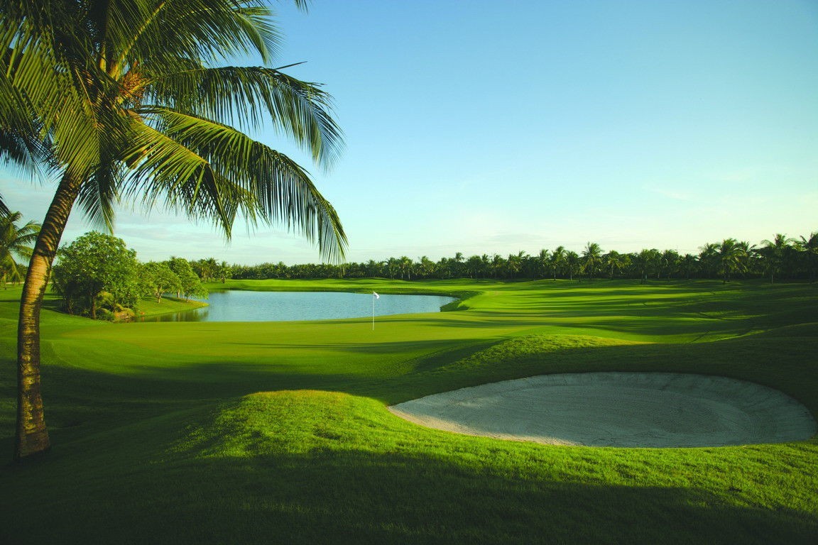 DaysInnGolf.com Hotel Resort Travel Vacation Domain Golf Days Inn Tourism $30k
