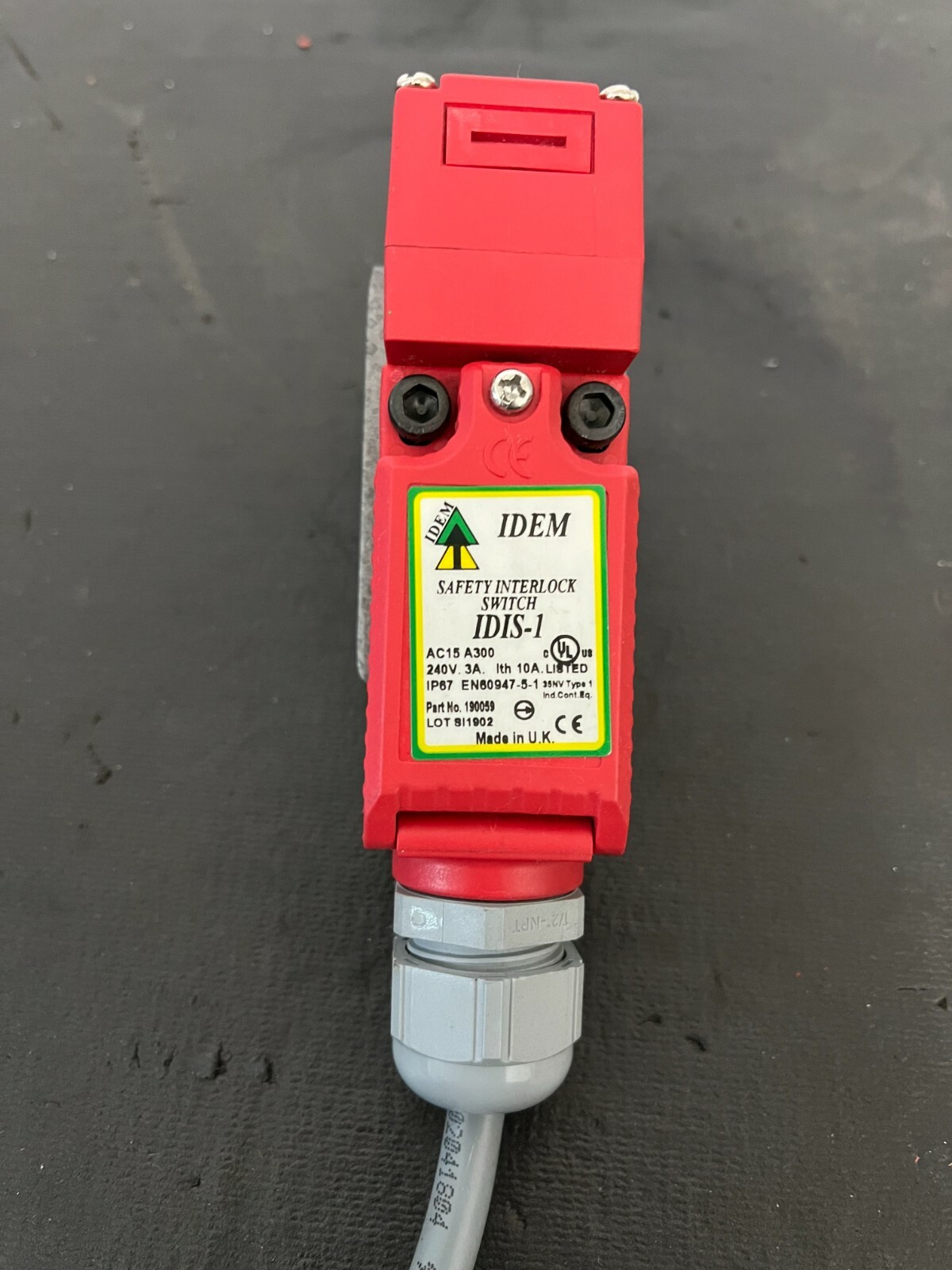 IDEM 190001 IDIS-1 Compact Safety Interlock switch ((IN4S3B2) lot of 12