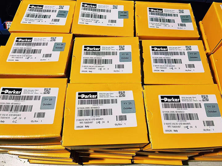 New Parker PV140R1K1T1NMMC piston pump Fast Shipping FedEx or UPS