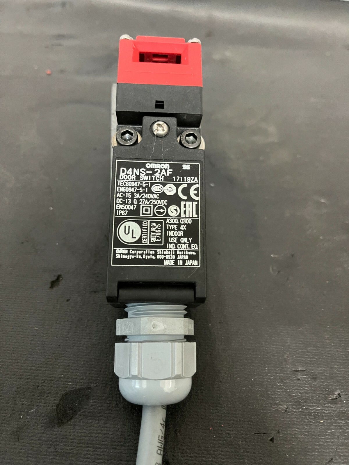 IDEM 190001 IDIS-1 Compact Safety Interlock switch ((IN4S3B2) lot of 12